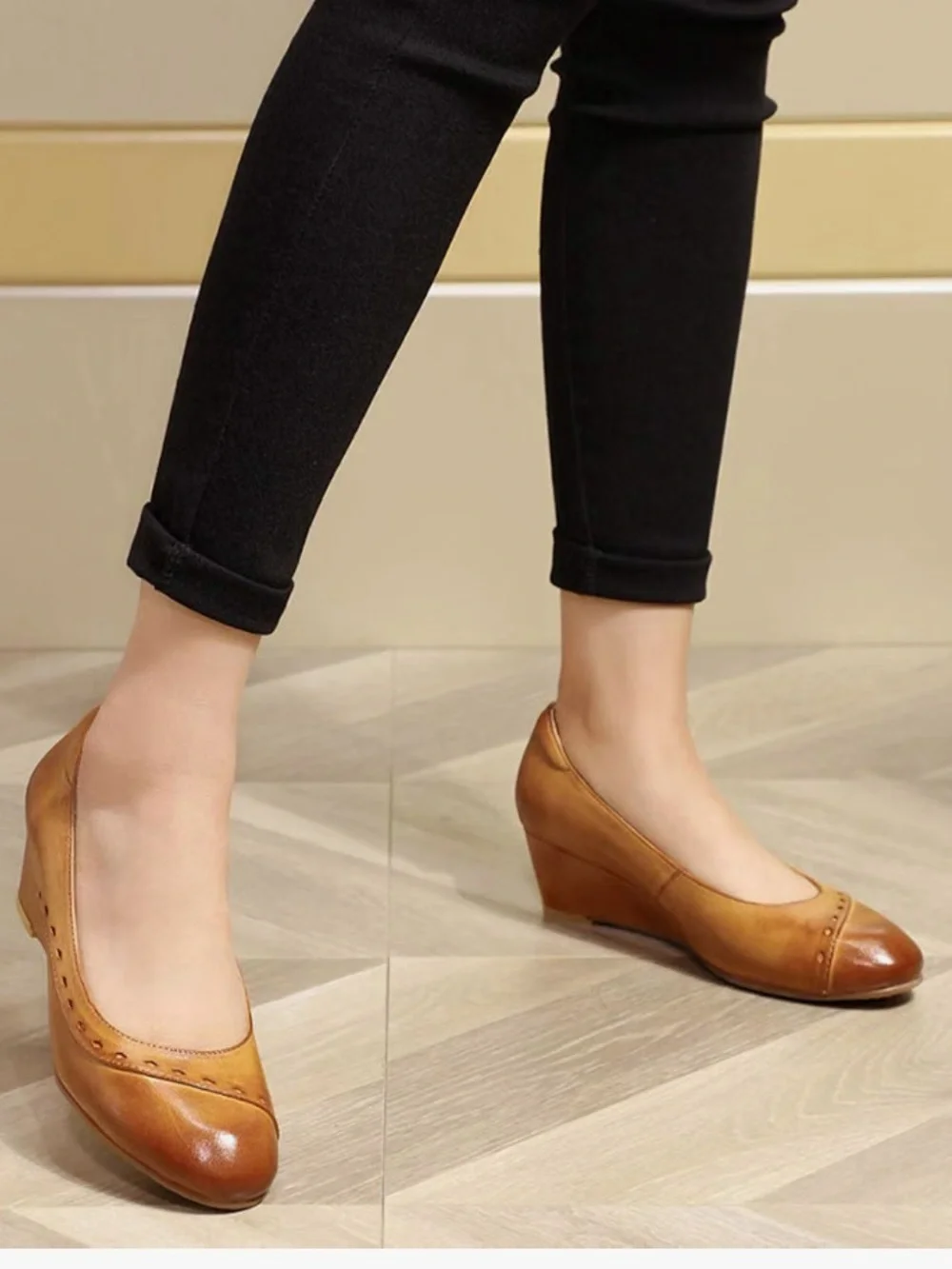 Mona Flying Shoes Wedge Heel Mid Leather Cognac Brown Round Toe Size 11 NWT